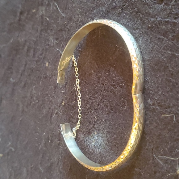 Sterling silver diamond cut hinged bangle bracelet.  Brand new. - Picture 3 of 4